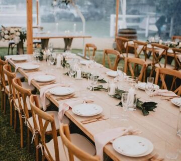 How to Book a Wedding Caterer: Locking in a date